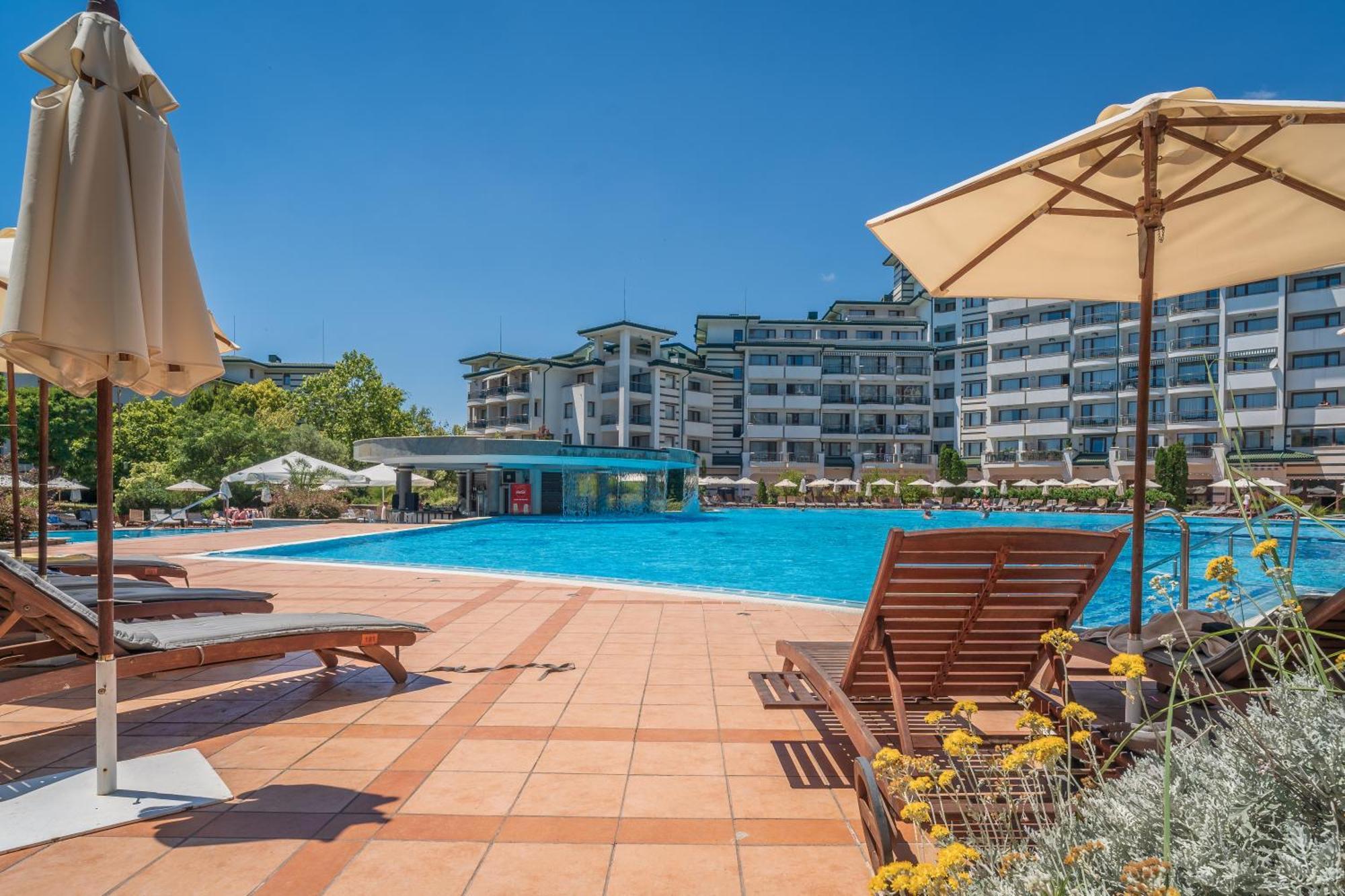 за гости затворен комплекс емералд Apartment *