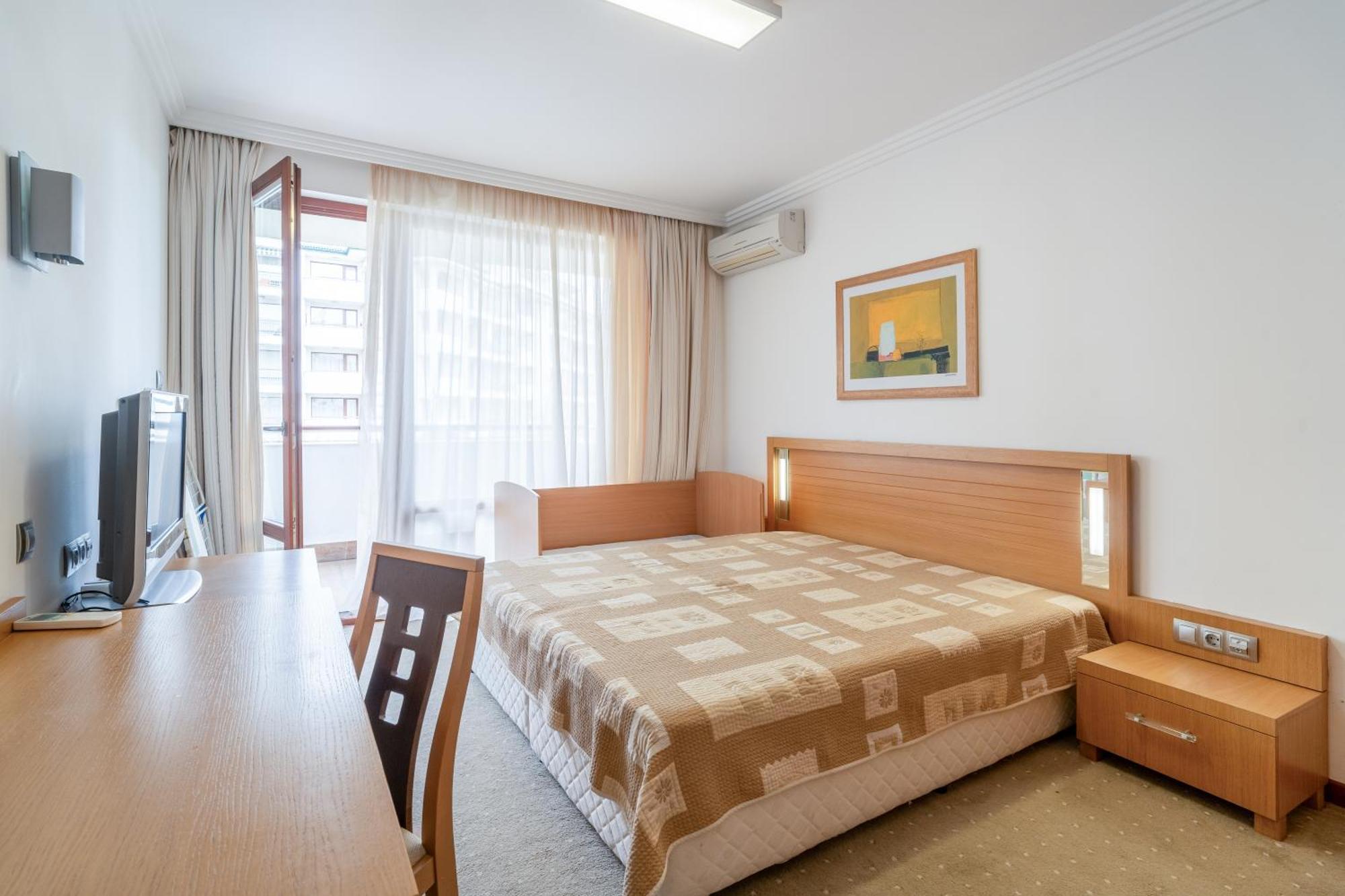 за гости затворен комплекс емералд Apartment