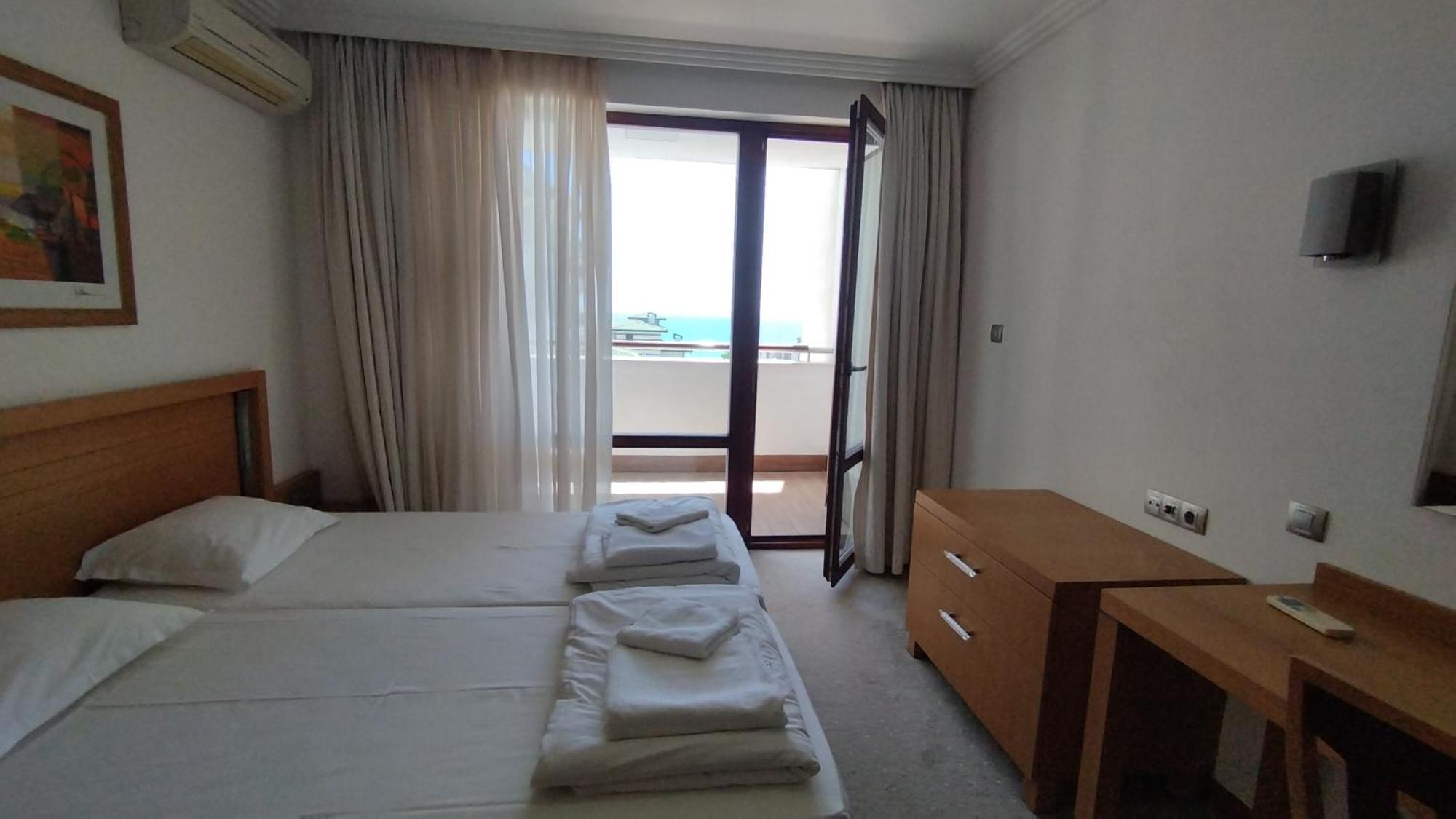 за гости затворен комплекс емералд Apartment