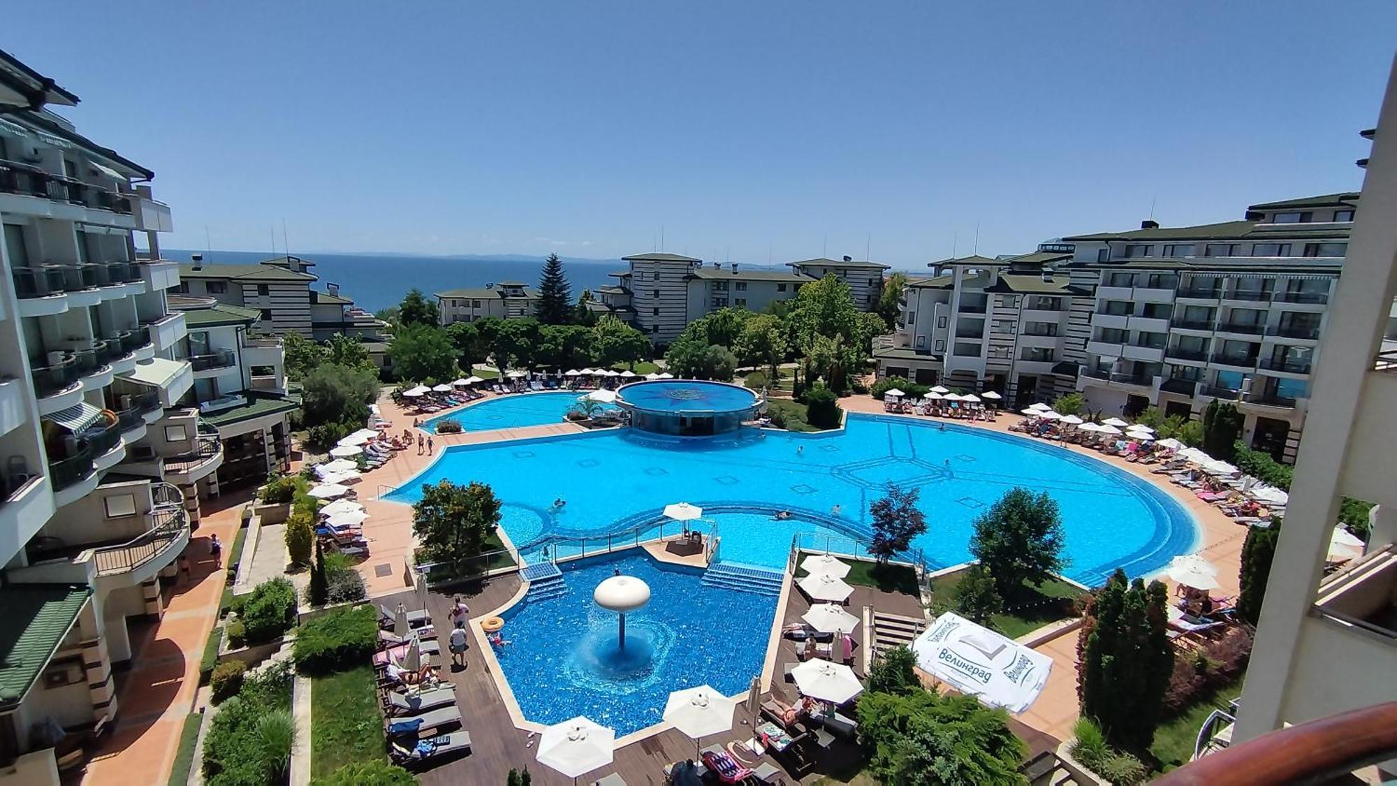 за гости затворен комплекс емералд Apartment Ravda