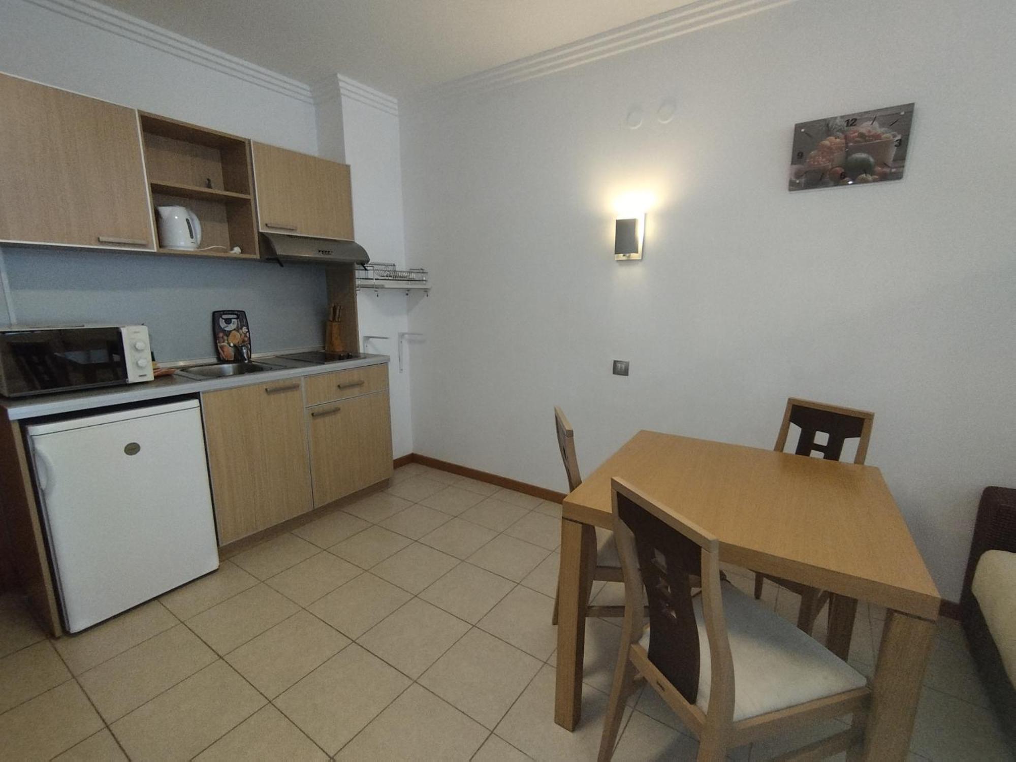 за гости затворен комплекс емералд Apartment Ravda